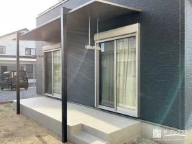 スタイリッシュなテラス屋根とデッキで快適な空間をつくった工事