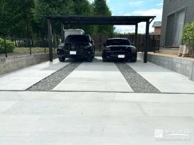 重厚感と機能美を兼ね備えたブラックスタイルのカーポート[施工後]