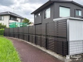 圧迫感のないプライベート空間をつくるスタイリッシュフェンス[施工後]