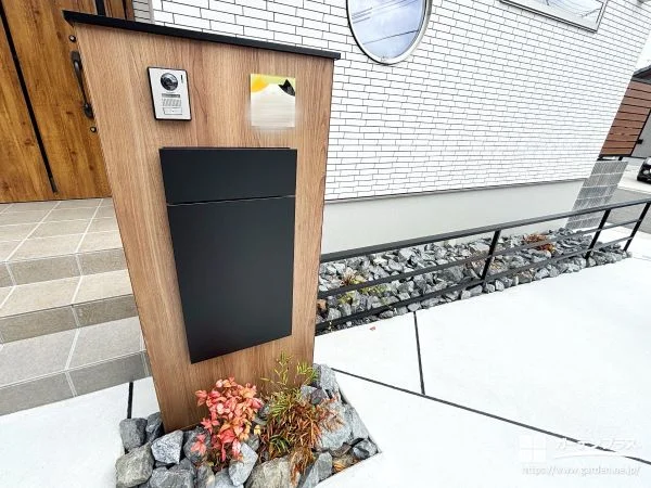 見せるロックガーデンで華やかに。ナチュラルモダンな新築外構