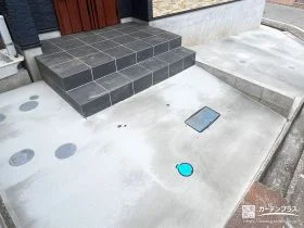 お住まいを引き立てるシンプルな駐車スペースのコンクリート工事