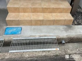 玄関前をすっきり整え雑草対策もした土間コンクリート打設工事