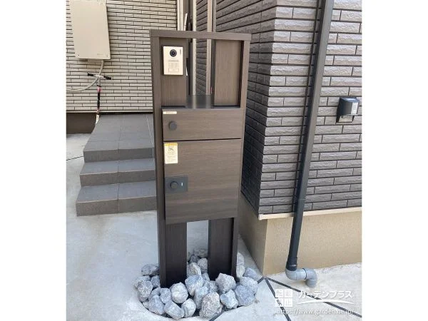 シックなお住まいの外観に調和する機能門柱と割栗石の設置工事