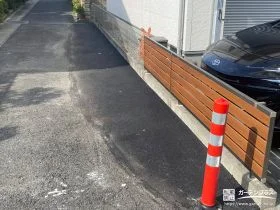 敷地境界をアスファルトで舗装し雑草対策を施したリフォーム工事