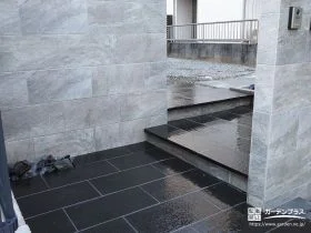 奥行きを感じさせるこだわりの浮き階段[施工後]