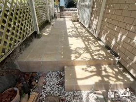 明るく清潔感のある印象を演出っするタイルテラスリフォーム工事