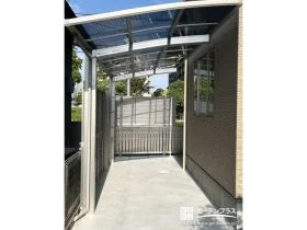 お庭を有効活用し屋根付きの駐車スペースへとリフォームした工事