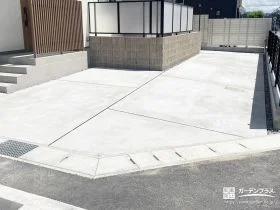 駐車スペースは耐久性の高い土間コンクリートで舗装した駐車スペース[施工後]