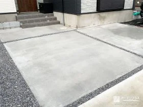 シンプルで使いやすい駐車スぺースのコンクリート打設工事