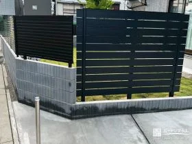 抜け感を生かした、やさしい印象の目隠しフェンス[施工後]