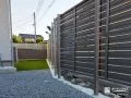 高さと抜け感を両立した、独立基礎の目隠しフェンス