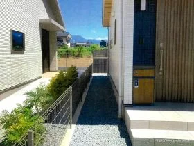 風通しを確保した、すっきりとしたメッシュフェンス[施工後]