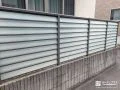 光を程よく通し明るい印象を保つ樹脂目隠しフェンスの設置工事