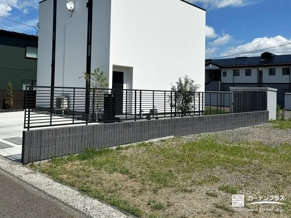 花壇や芝で建物をより一層引き立てる外構リフォーム工事