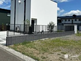 花壇や芝で建物をより一層引き立てる外構リフォーム工事