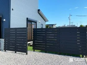 プライベートを守る配置にこだわった目隠しフェンス[施工後]