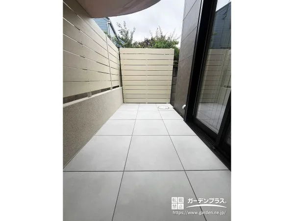 空間全体をやさしく包み込む安心感のある屋外リビング