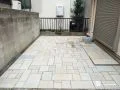 お子様も快適に遊べる可愛らしい石張りで仕上げたお庭工事