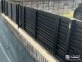 ブラックのフェンスで引き締まった印象の敷地境界設置工事