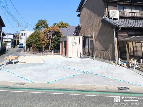 スリットでアクセントを加えたスタイリッシュな駐車スぺース工事
