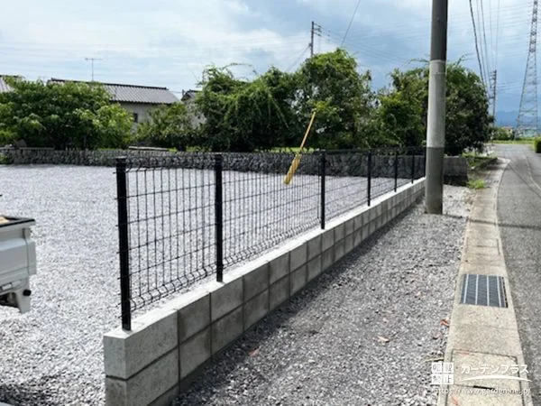 広い敷地を囲う安心の境界フェンス