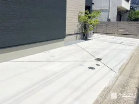 斜めラインが映えるスタイリッシュな駐車スペース[施工後]