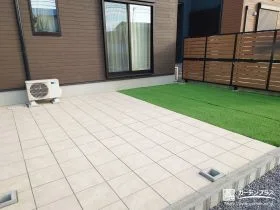 タイルテラスと人工芝で快適に過ごせるナチュラルなお庭工事