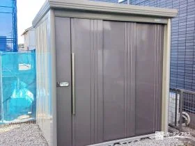 それぞれの使い勝手に合わせて選んだ2種類の物置設置工事