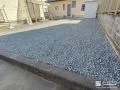 雑草を抑えてお庭をすっきり整えた防草シートと砂利敷設工事