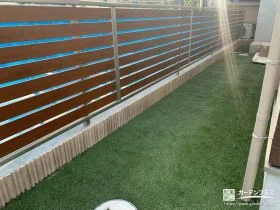 圧迫感を与えない優しいデザインのフェンスで目隠し[施工後]