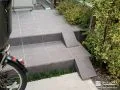 タイル張りのスロープを設け自転車の出入りを可能にした工事