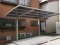 緩やかなアール屋根が優しい印象を与えるカーポートの設置工事