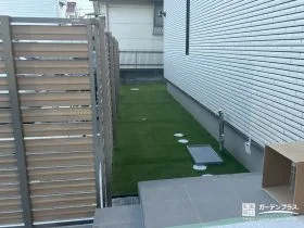 日々の暮らしに小さな癒しを感じられる人工芝の庭[施工後]
