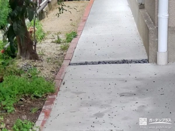 お手入れしやすい空間へと整えた犬走りの土間コンクリート工事