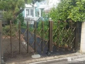 お住まいの敷地境界に設置した使い勝手の良い伸縮ゲート工事