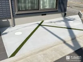 斜めに入れた人工芝スリットがアクセントになる駐車スペース工事