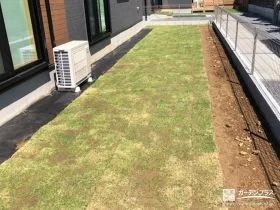 青々とした天然の芝生が心地よいナチュラルなお庭づくり工事