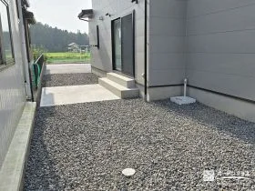 毎日の家事がしやすい、コンクリートのテラススペース[施工後]