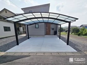 スポーツができるアスファルトの庭が嬉しい新築外構