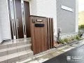 木目調の統一感が生む上質な玄関まわり