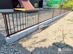 やわらかく区切る、風通しのいい縦格子フェンス[施工後]