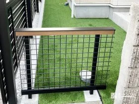 抜け感を楽しむ、軽やかなマス格子フェンス[施工後]