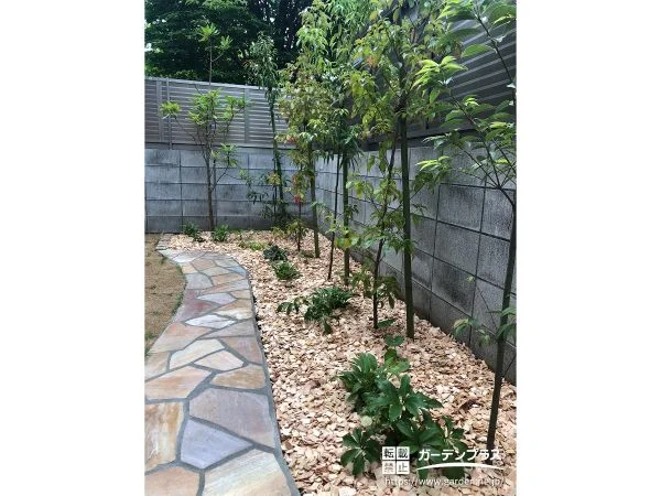 No.27173 自然素材を取り入れた心地の良いアプローチと植栽スペースの工事[施工後]