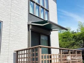 日差しをやわらげる、心地よいオーニング[施工後]