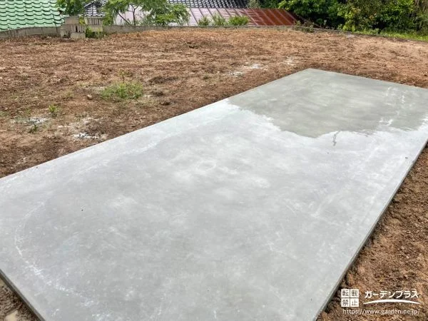 敷地の一画を整地し土間コンクリートを打設した駐車スペース工事