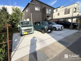3台がゆったり停められる、シンプルで使いやすい駐車スペース[施工後]