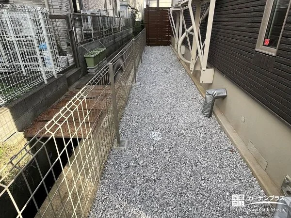 雑草対策を施した犬走り