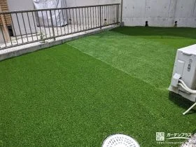 明るく開放的な印象に仕上がった人工芝の緑が広がるお庭工事