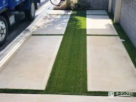 緑鮮やかに雑草対策をした駐車スペース[施工後]