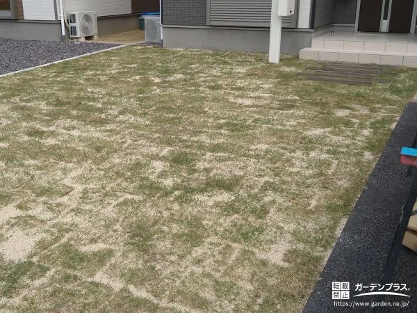 天然芝とウッドデッキでナチュラルにまとめた寛ぎのお庭工事